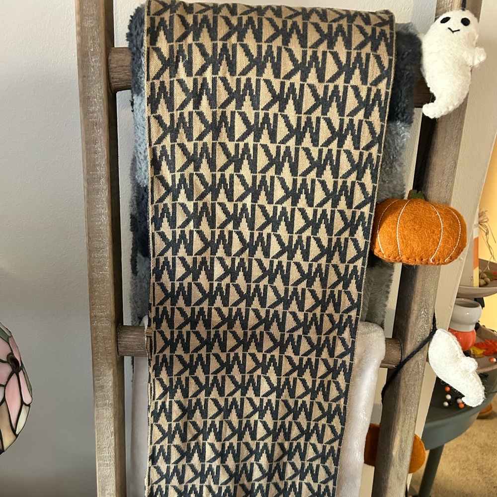 Michael Kors infinity winter scarf